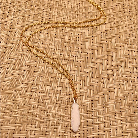 ✨Feather Carved Sea Shell Necklace - Picture 2 of 6